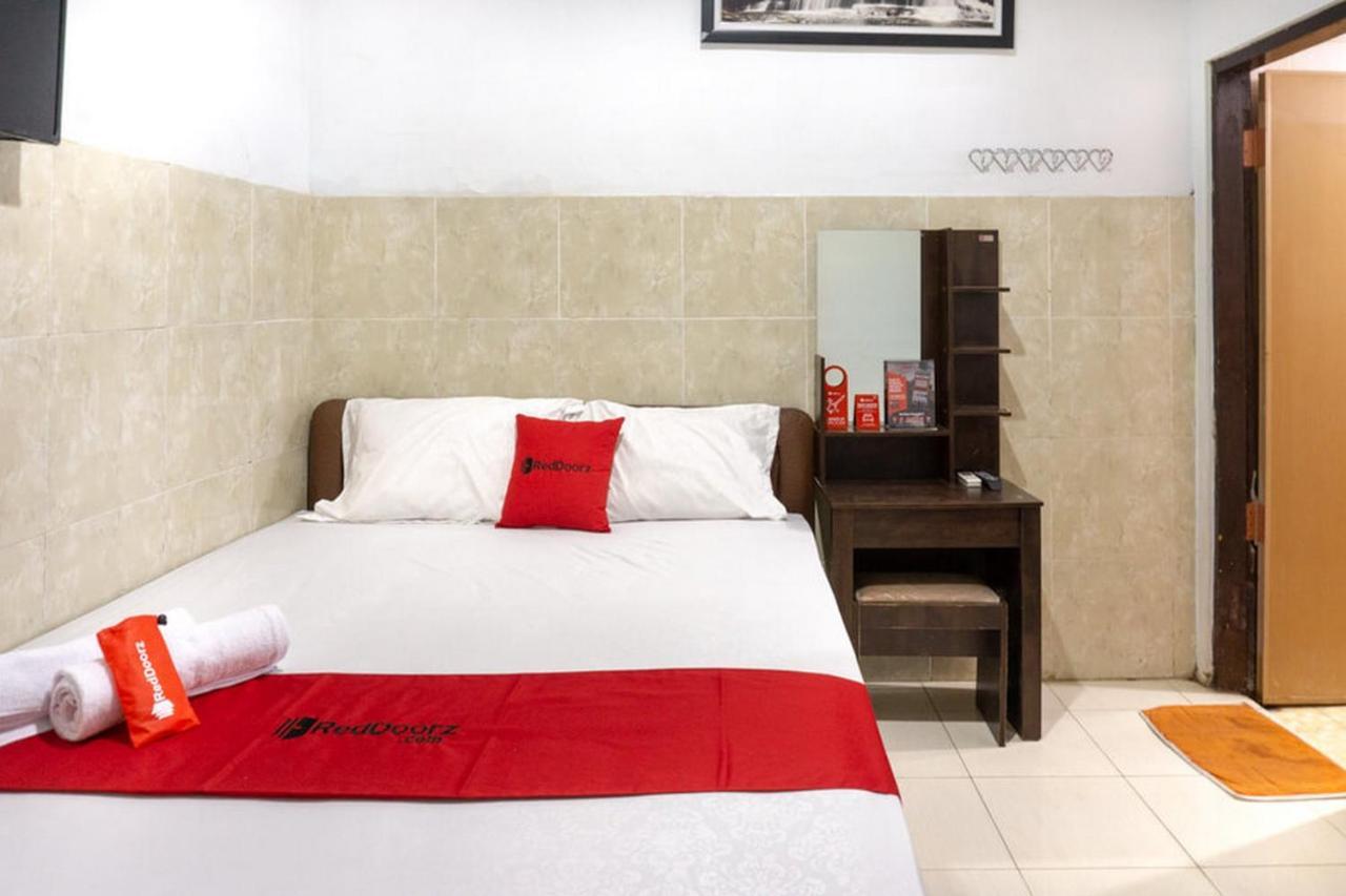 Reddoorz @ Hotel Surabaya Sumenep Экстерьер фото