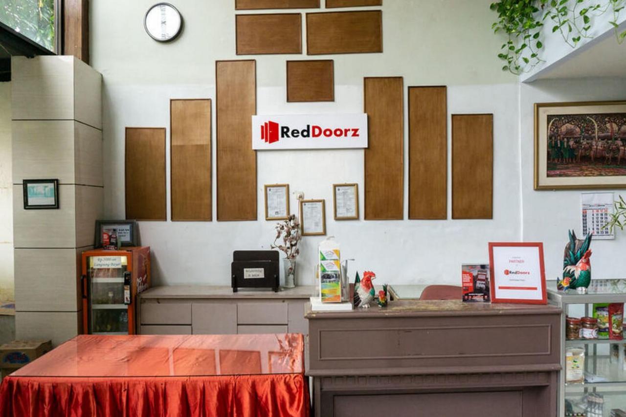 Reddoorz @ Hotel Surabaya Sumenep Экстерьер фото