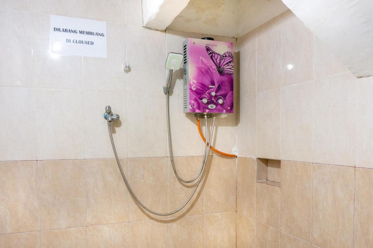 Reddoorz @ Hotel Surabaya Sumenep Экстерьер фото