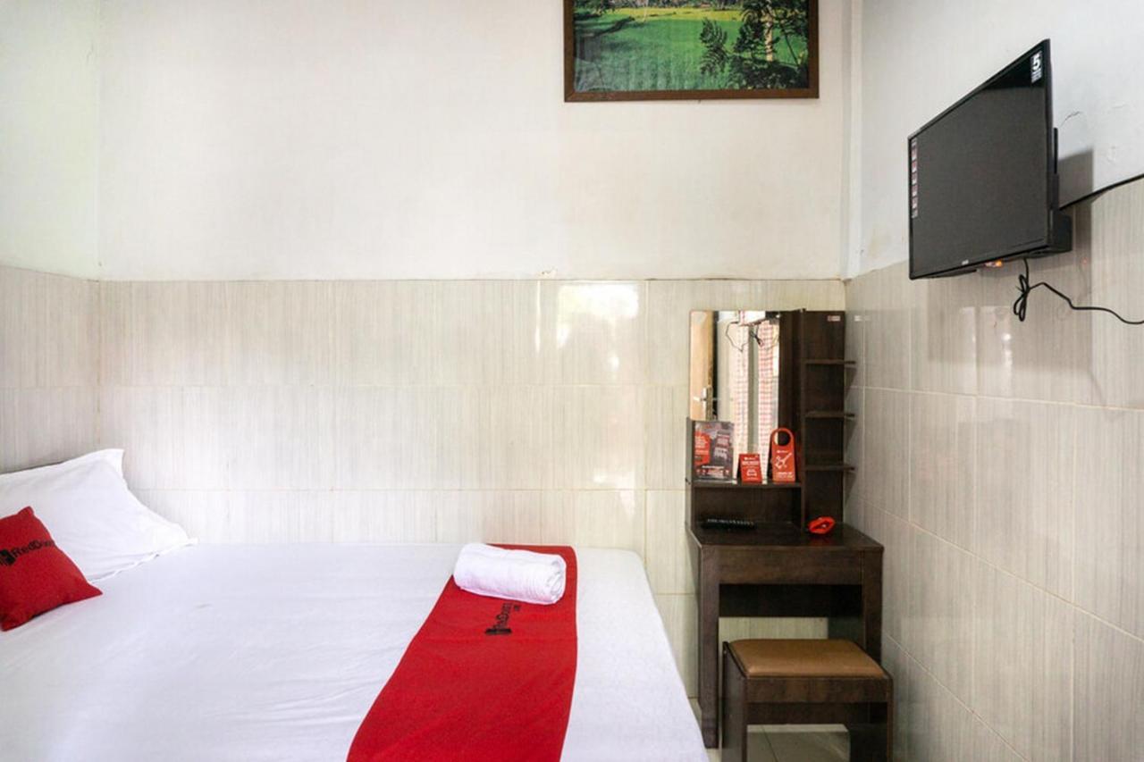 Reddoorz @ Hotel Surabaya Sumenep Экстерьер фото