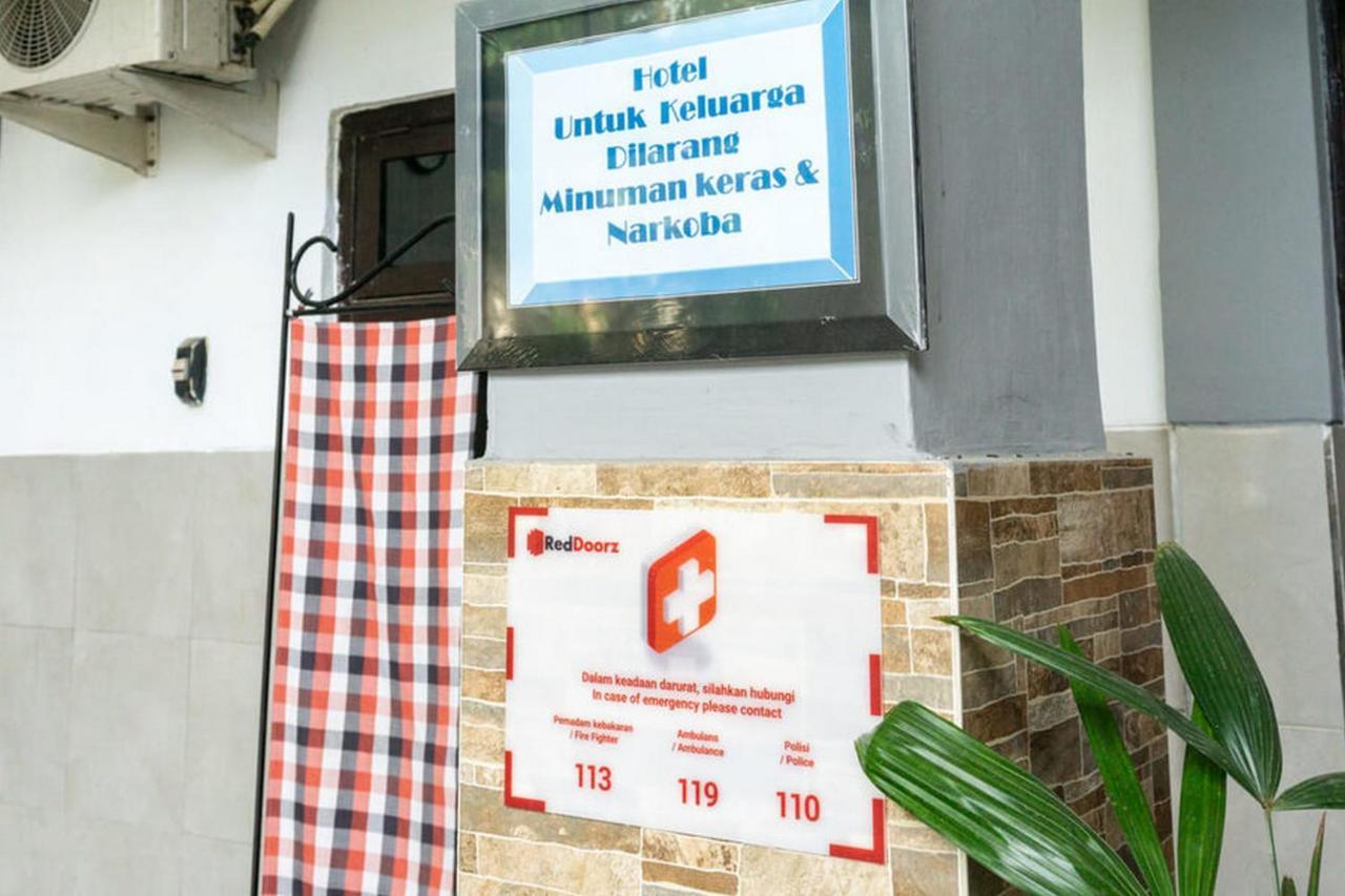 Reddoorz @ Hotel Surabaya Sumenep Экстерьер фото