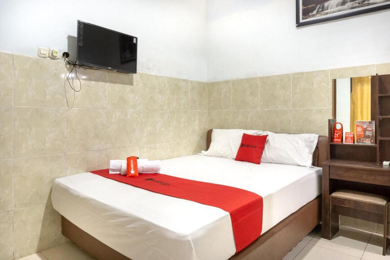 Reddoorz @ Hotel Surabaya Sumenep Экстерьер фото