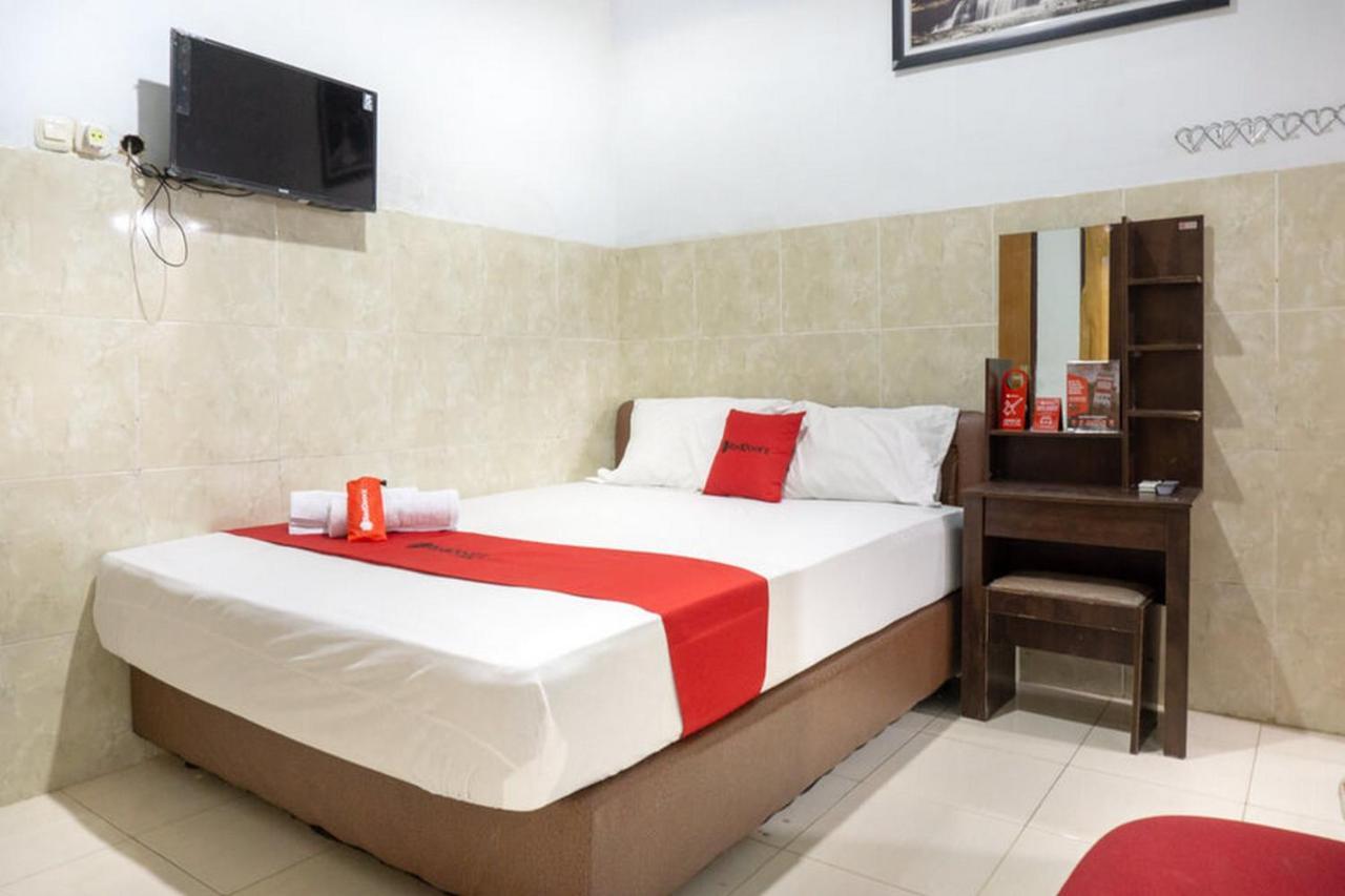 Reddoorz @ Hotel Surabaya Sumenep Экстерьер фото