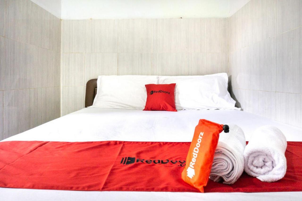Reddoorz @ Hotel Surabaya Sumenep Экстерьер фото