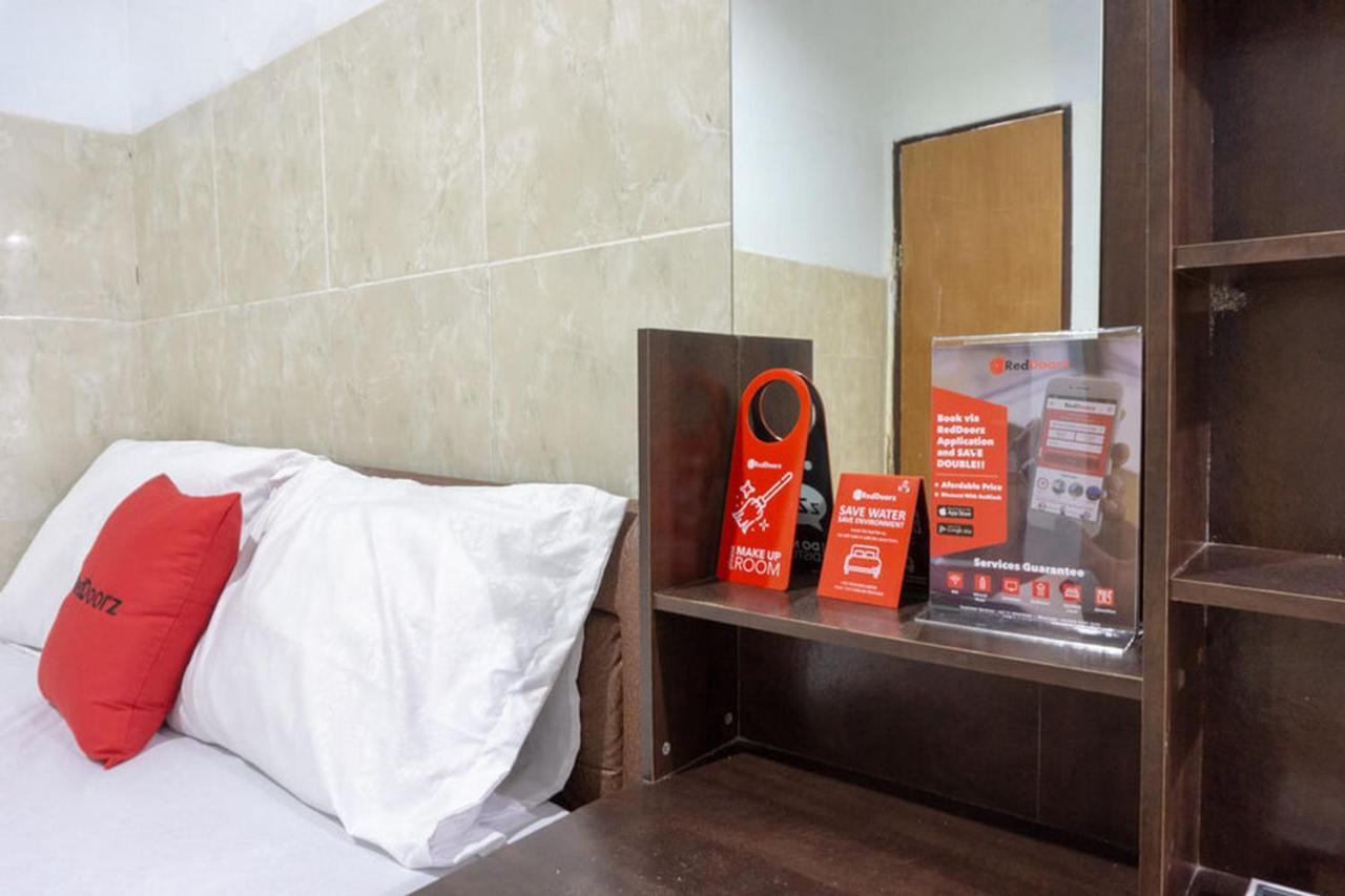 Reddoorz @ Hotel Surabaya Sumenep Экстерьер фото