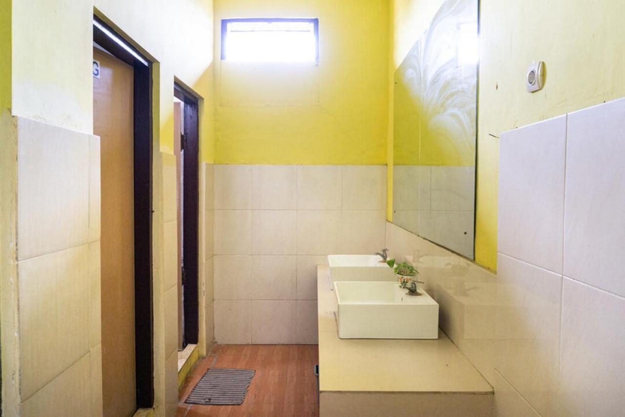 Reddoorz @ Hotel Surabaya Sumenep Экстерьер фото
