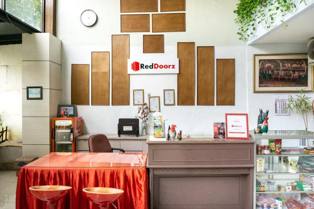 Reddoorz @ Hotel Surabaya Sumenep Экстерьер фото