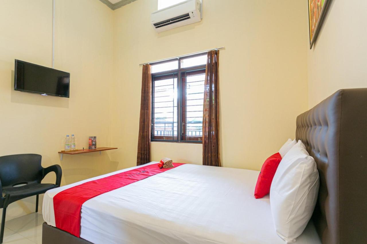 Reddoorz @ Hotel Surabaya Sumenep Экстерьер фото