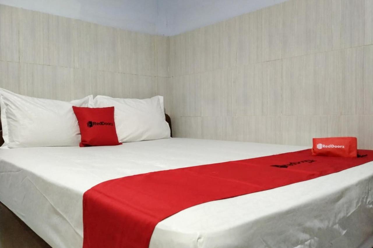 Reddoorz @ Hotel Surabaya Sumenep Экстерьер фото
