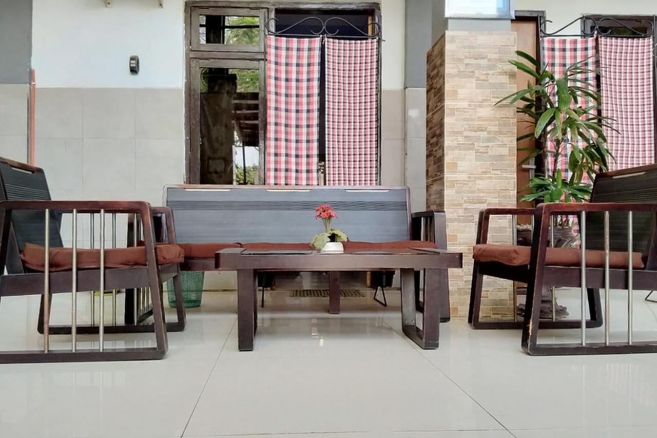 Reddoorz @ Hotel Surabaya Sumenep Экстерьер фото