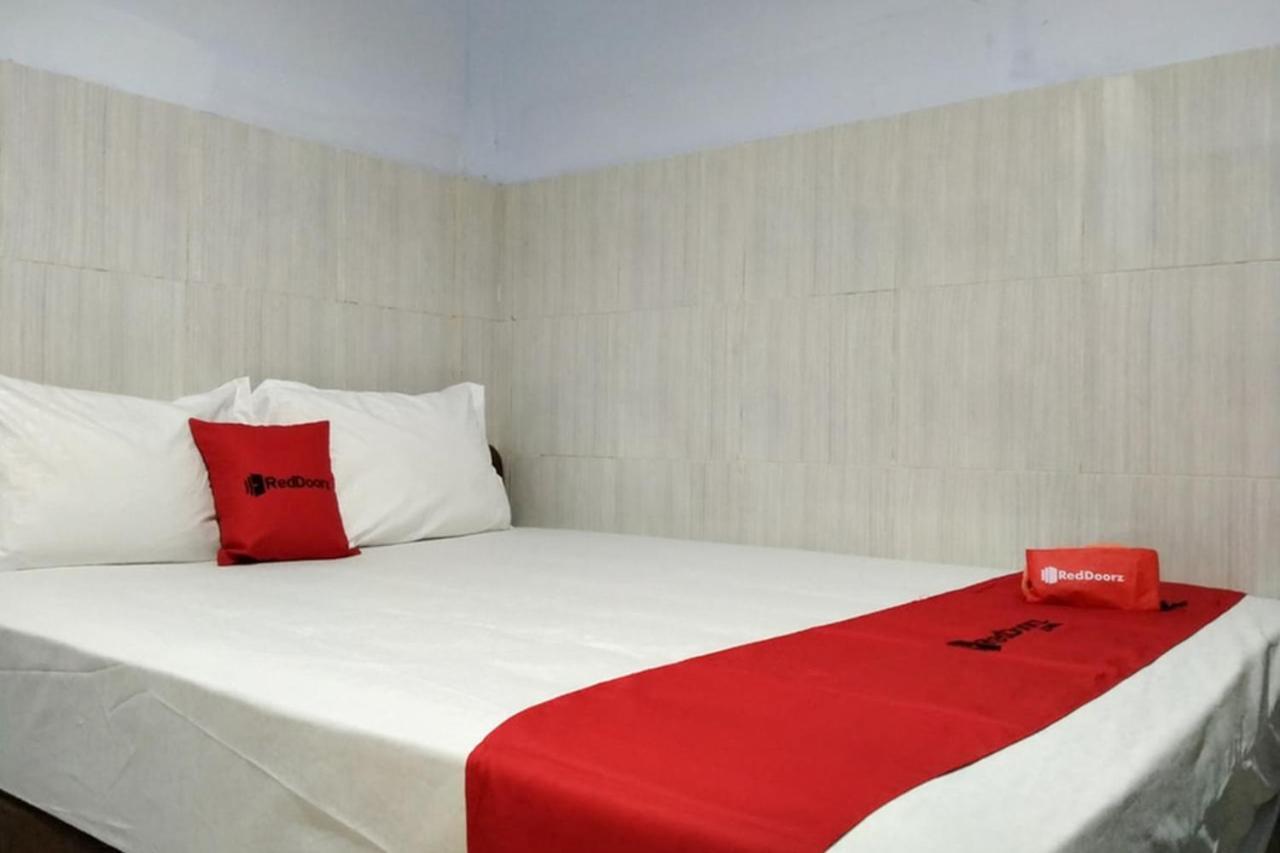 Reddoorz @ Hotel Surabaya Sumenep Экстерьер фото